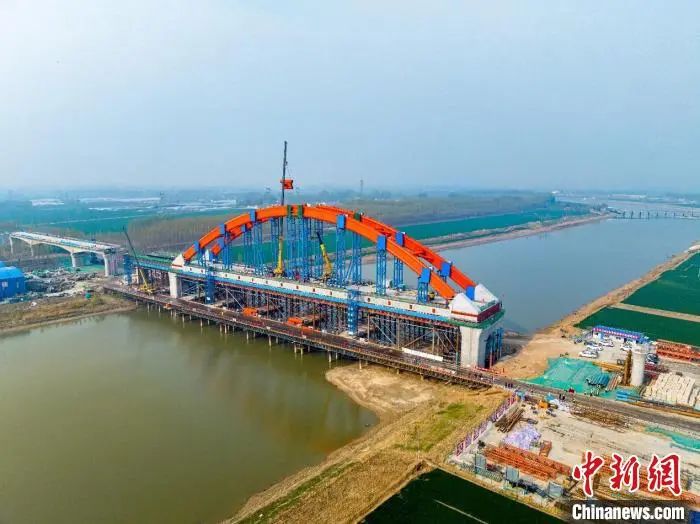 【中新网】津潍高铁济南联络线全线首座系杆拱桥顺利合龙_澎湃号