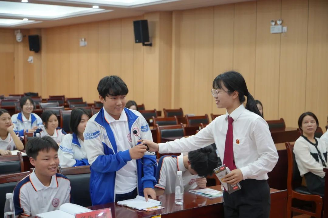 活动末尾,党组副书记,副院长彭新娥作了总结发言,她表示:安仁法院将