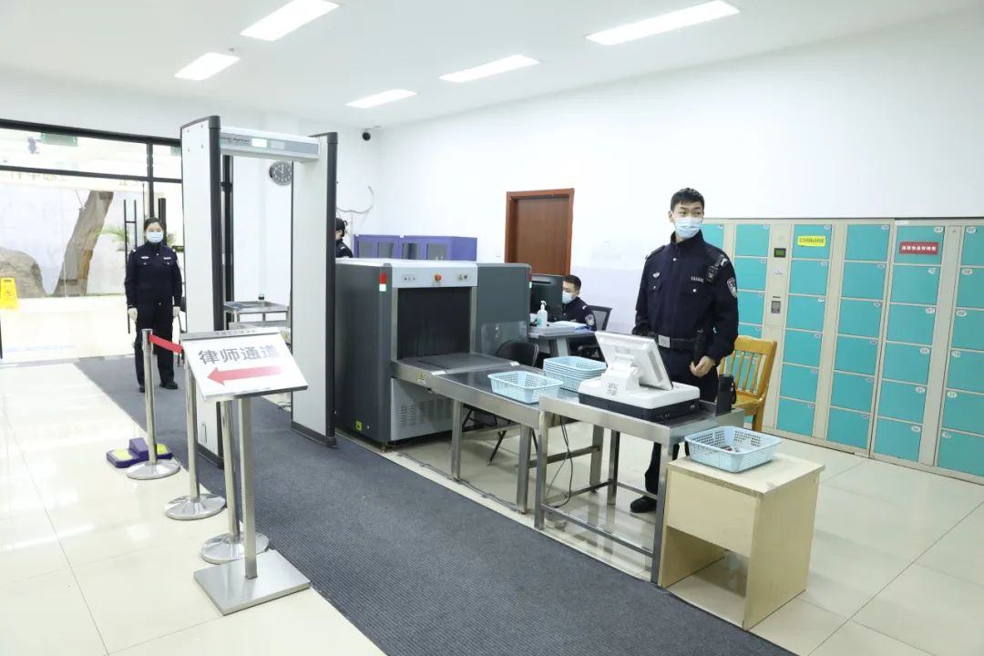 红墙边的西法人刘军杰用忠诚铸就蓝色盾牌守护金色天平