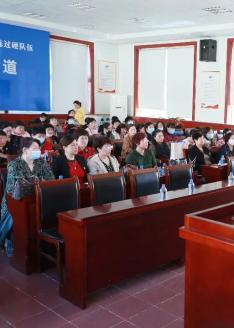 在活动中,牟平法院少年法庭负责人吕圆圆围绕《中华人民共和国民法典