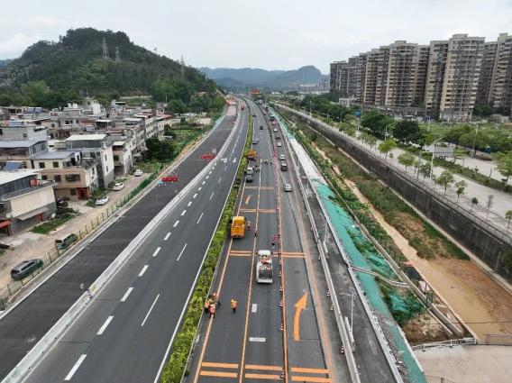 长深高速河源段首次交通转换!