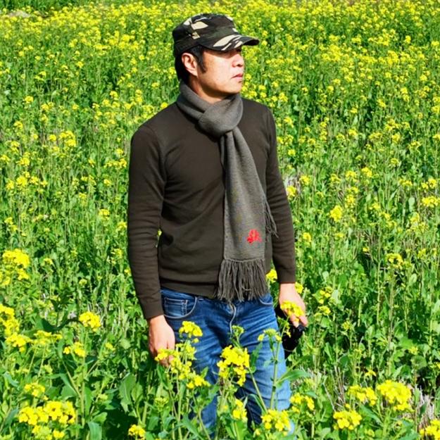 度诗人奖，福建省政府百花文艺奖，储吉旺文学奖，新时代诗论奖等奖项。范晓波江西鄱阳人，中国作协会员，江