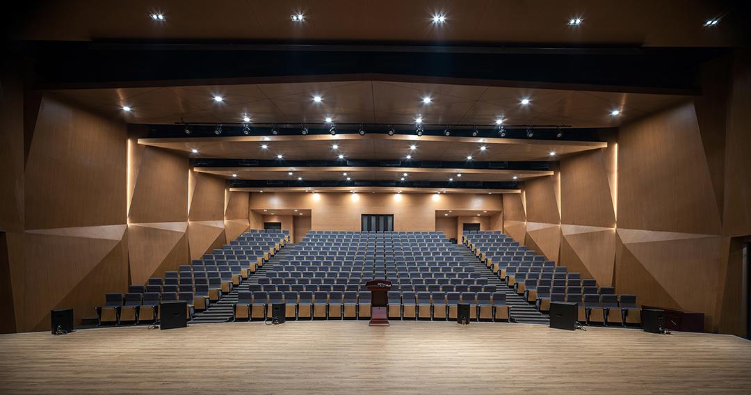 实验剧场室内 08三千影像建筑立面统一的语言与变化的节奏设计希望