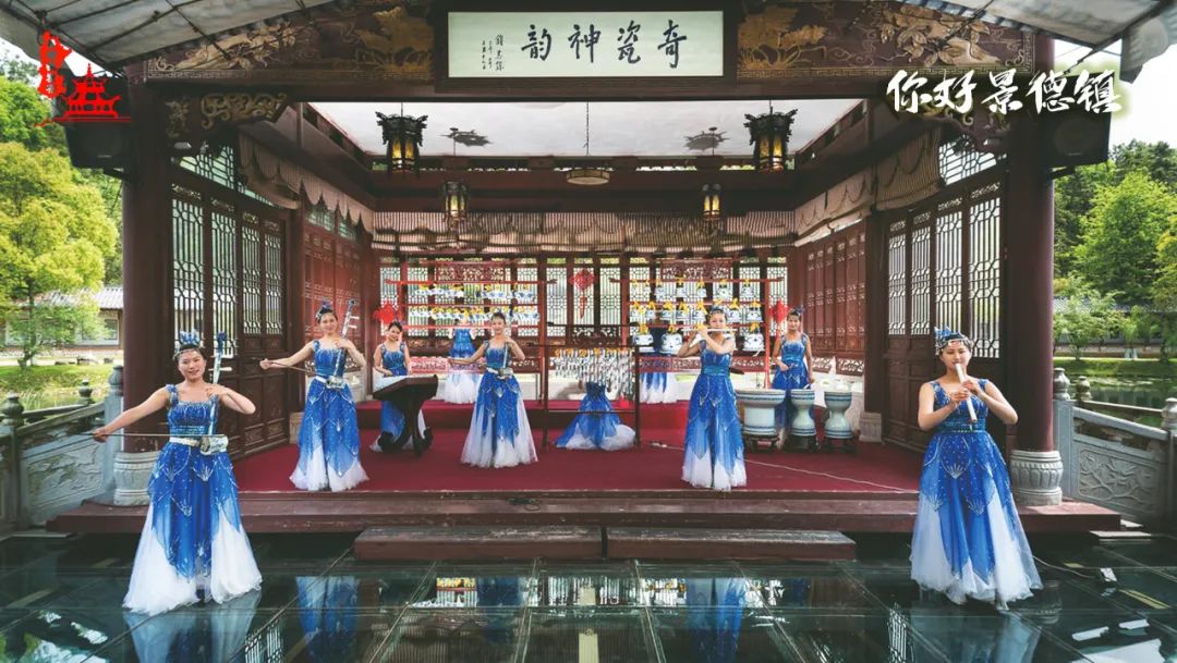 联合在第四届消博会景德镇陶瓷特色馆布展的景德镇青花故事陶瓷文化