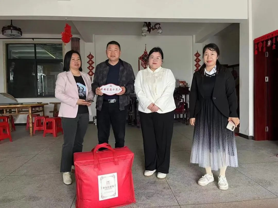 桐城市新渡镇开展"平安家庭"授牌活动_澎湃号·政务_澎湃新闻-the