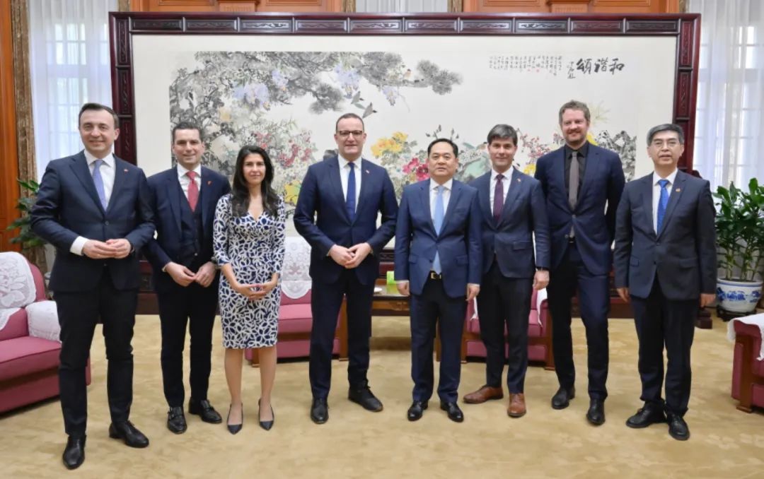 杨万明会长会见德国联邦议院基民盟议员代表团