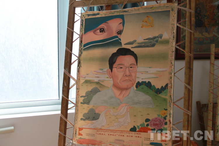 摄影:登真巴珍首任工艺学专业学科带头人为康区著名画家唐拉才旺