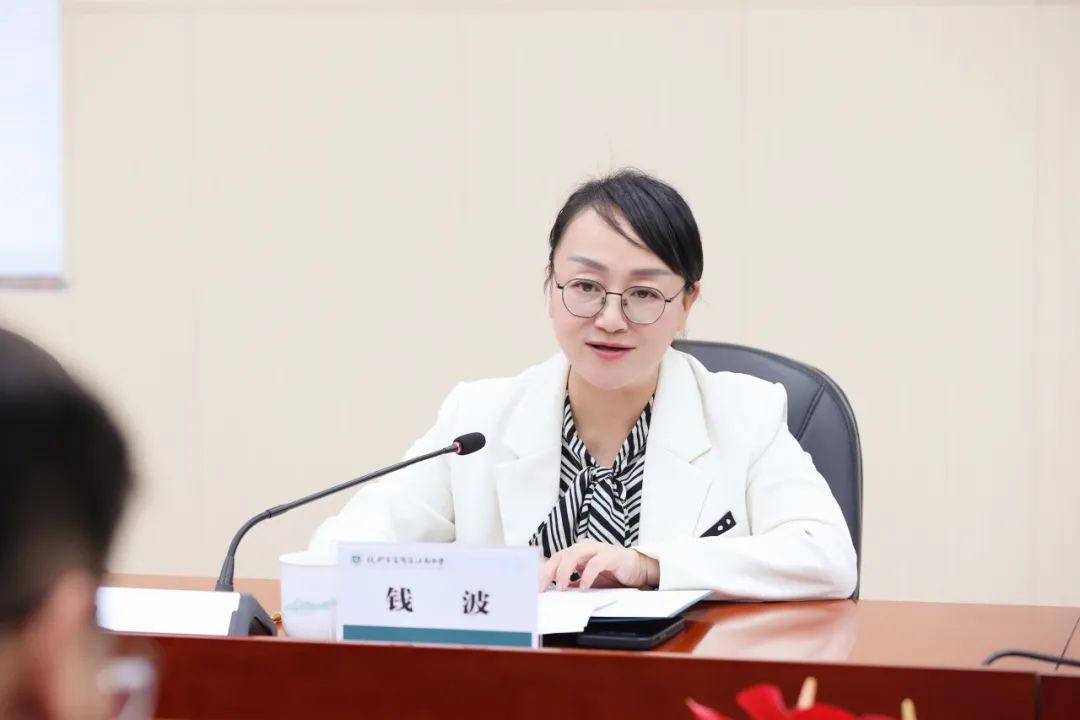 教务处,工会负责人,富阳区教育局相关科室负责人,江南中学校长周朝勇