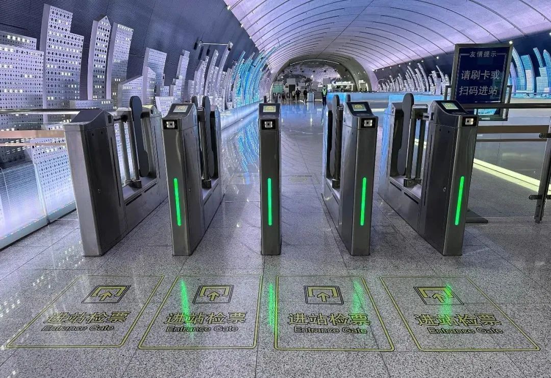 今天起,上海这3座地铁站将试点"闸机常开门"模式