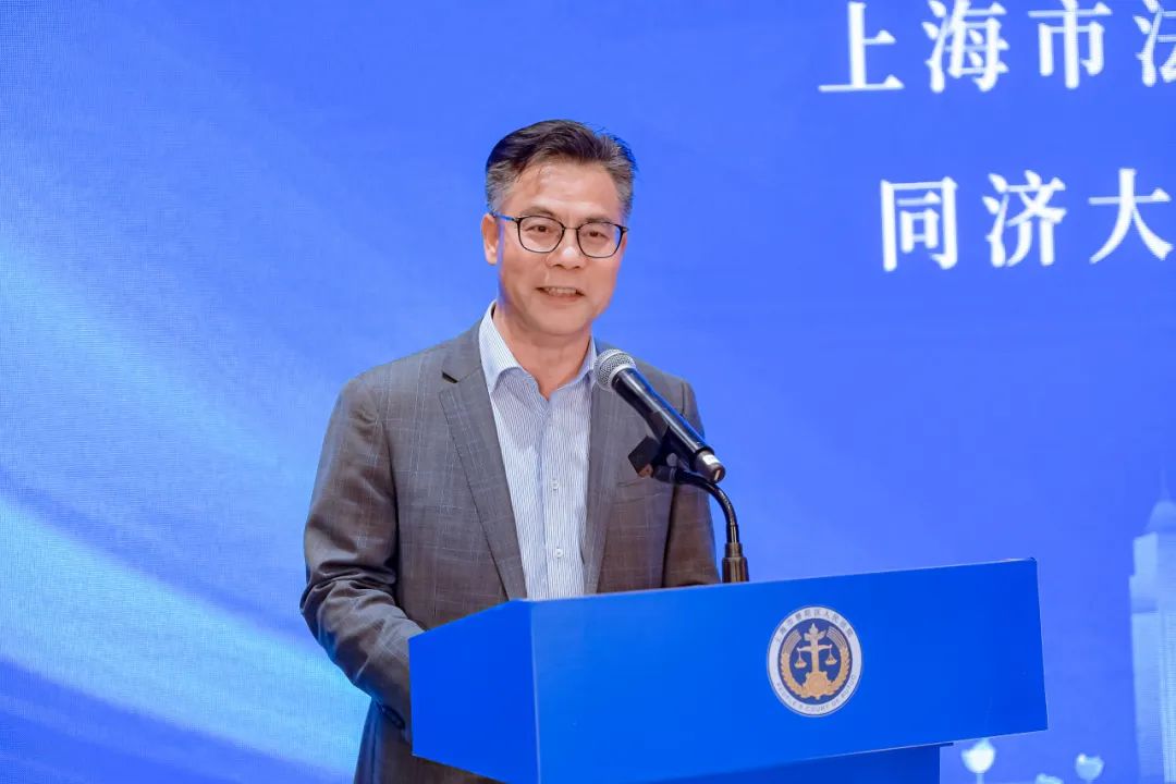 上海市法学会知识产权法研究会副会长,同济大学上海国际知识产权学院