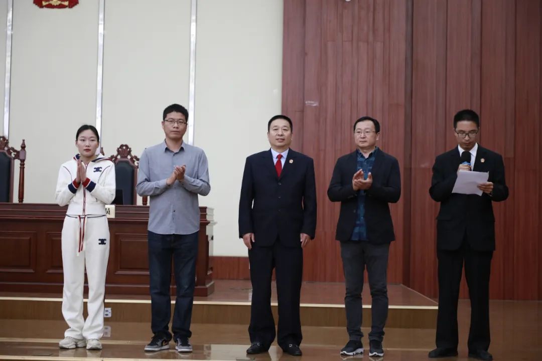 活动开始前,田金刚发表讲话并宣布模拟法庭活动开始,他强调,模拟法庭