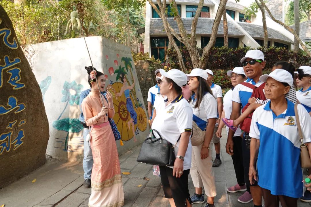 黄金大通道钢铁新丝路中老铁路中泰免签双引擎启动区域旅游新里程