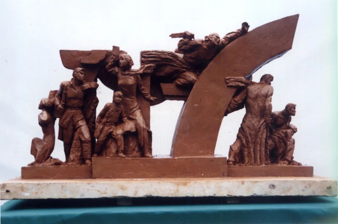 评委会对十组主题雕塑稿件进行了客观,公正,公平的评审,叶毓山的作品