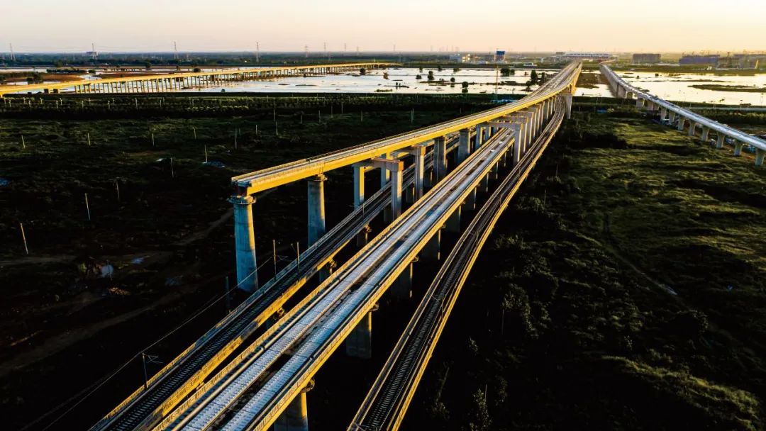 不远的将来,雄忻高铁,雄商高铁,京雄快线等多条铁路也将通过这座大桥