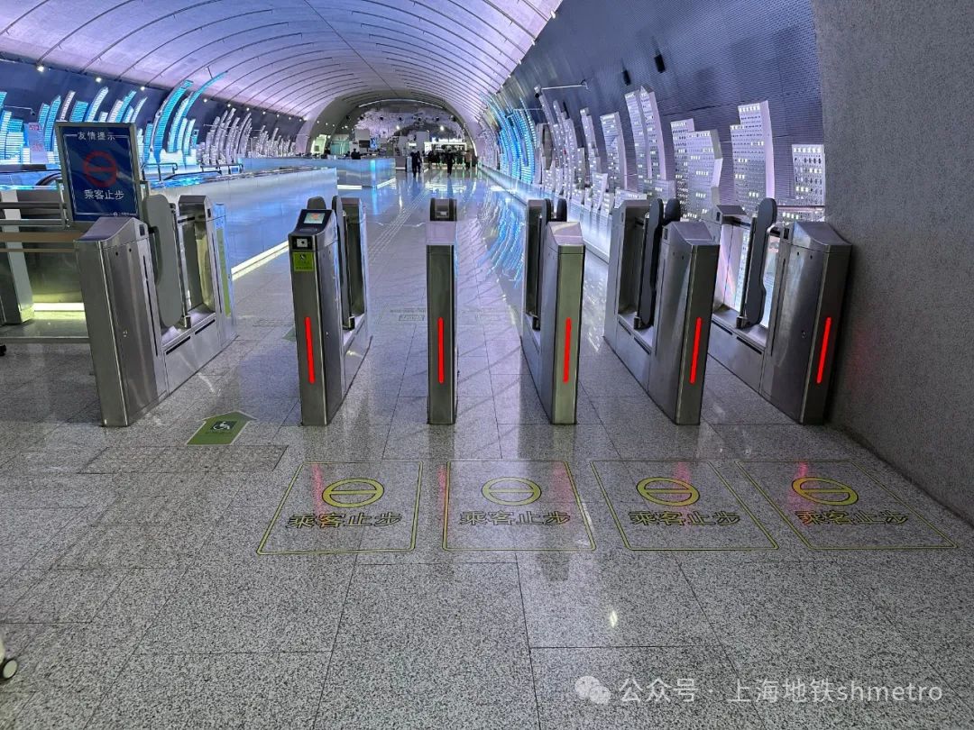 "闸机常开门"模式在3号线张华浜站,4号线杨树浦路站,15号线吴中路站这