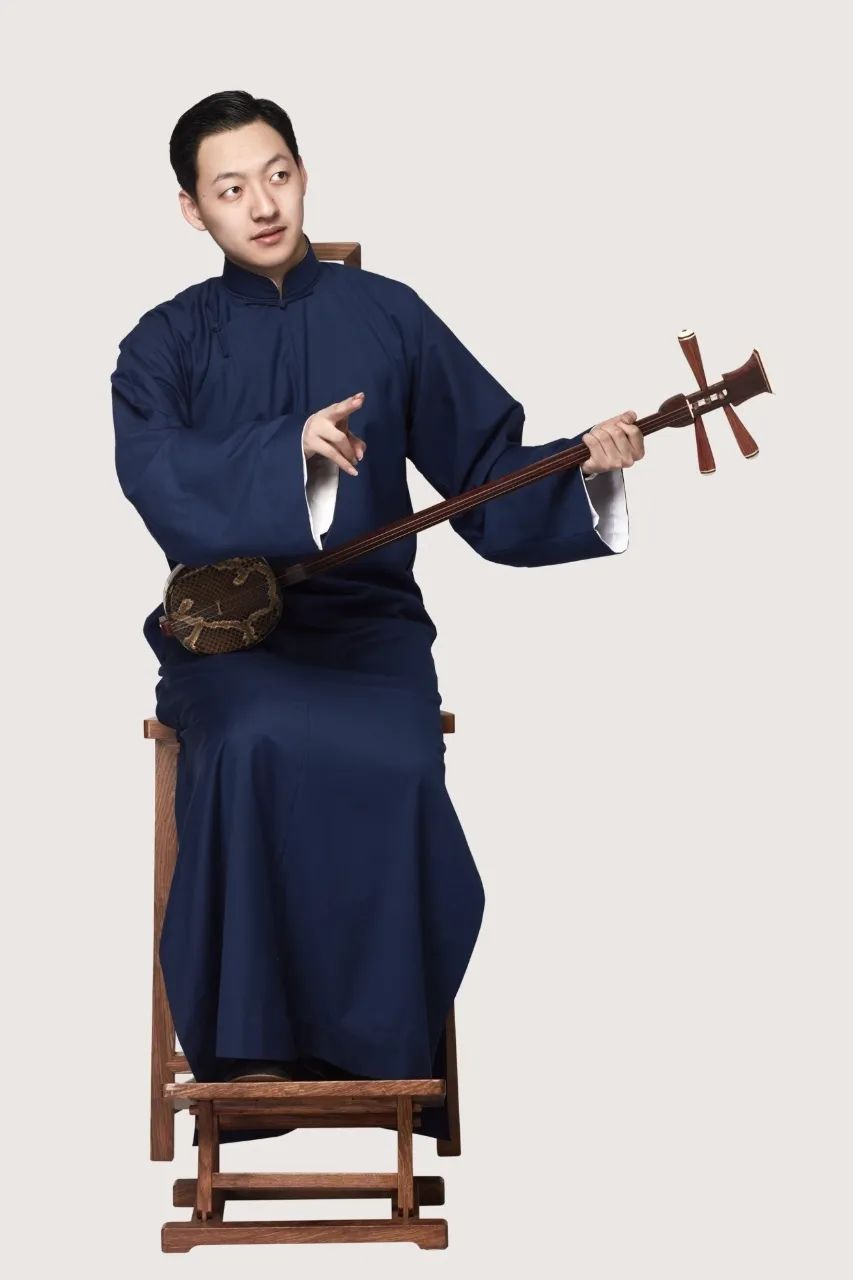 彭苏陈 上海评弹团优秀青年演员 2018年毕业于苏州评弹学校,师承国家