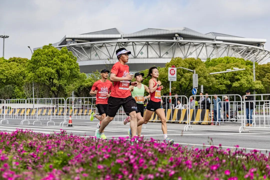 2024上海马桥国际半程马拉松赛开跑,一波美图来袭