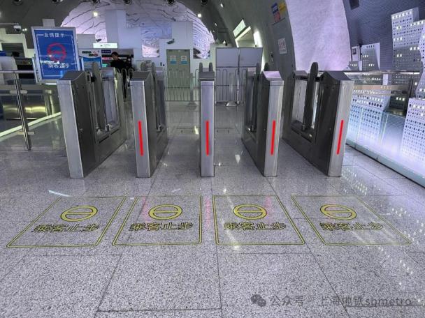 上海3座地铁站试点"闸机常开门"模式