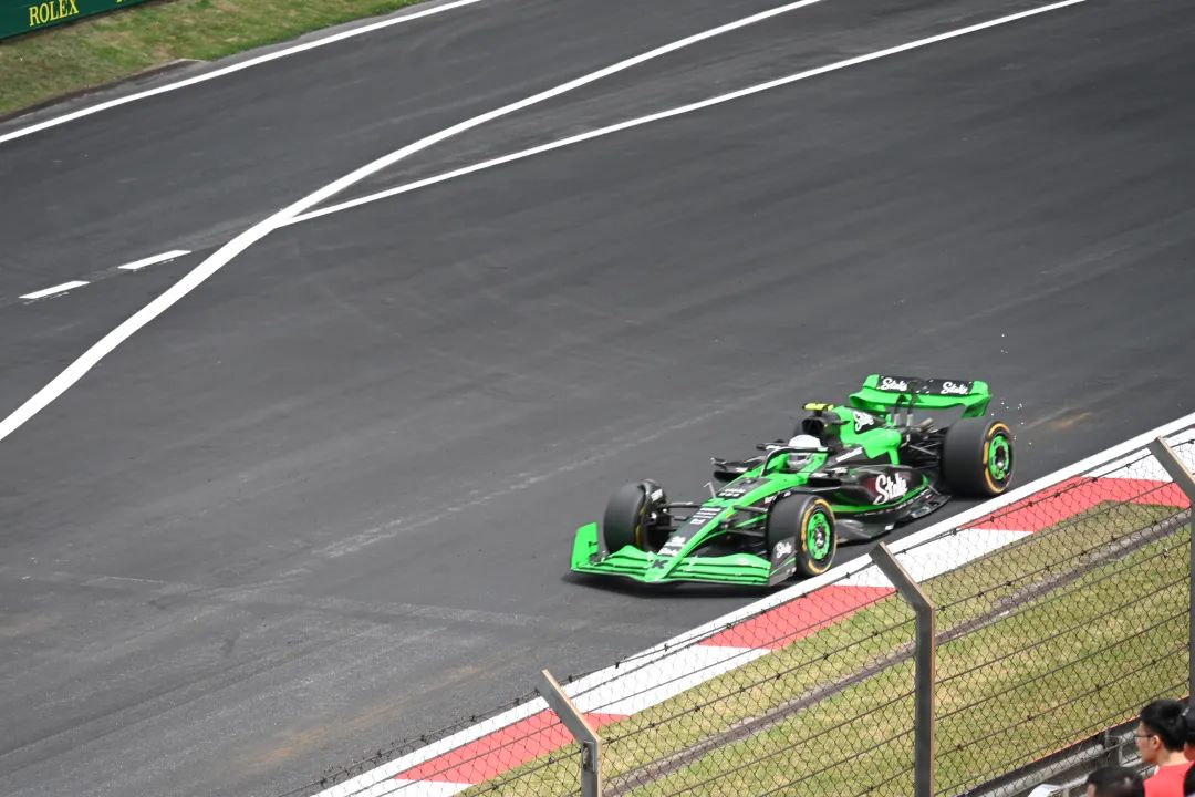 f1中国大奖赛排位赛火力十足,红牛车队包揽正赛头排!