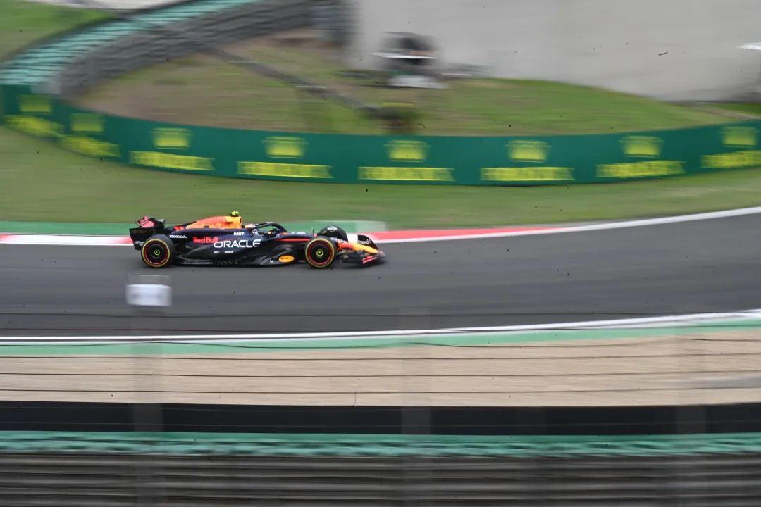 f1中国大奖赛排位赛火力十足,红牛车队包揽正赛头排!