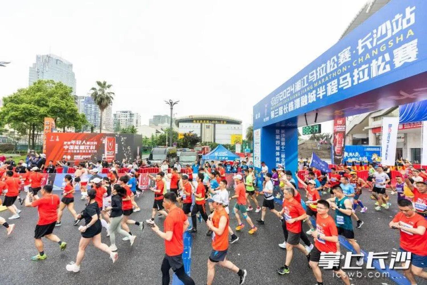 组图丨战马2024湘江马拉松赛·长沙站(第三届长株潭融城半程马拉松赛)