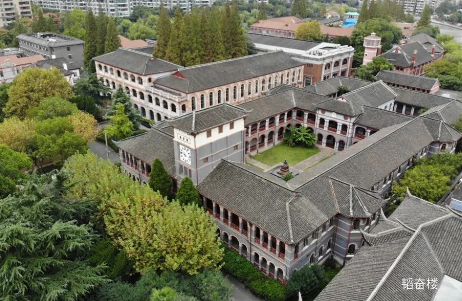 【探索】华东政法大学历史建筑群:拥有超140年历史,近270°河景的建筑