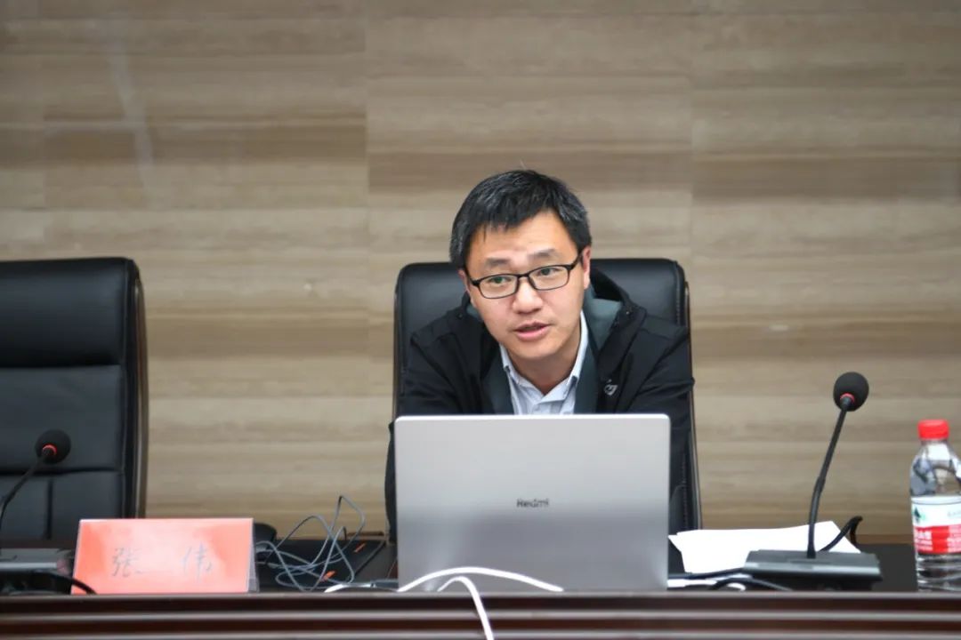 会后,还邀请省高院信访处副处长张伟作"有信必复"工作专题讲座.