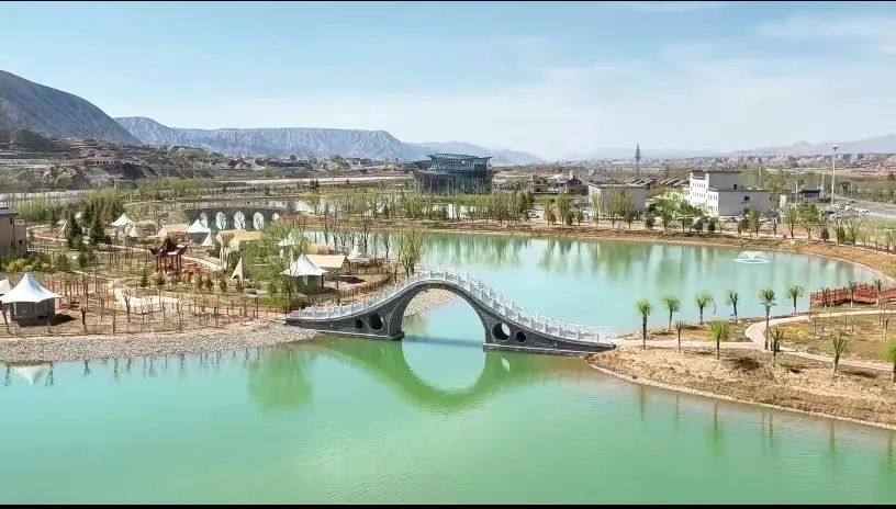 "山花"盛开春意浓,人文临洮入画来