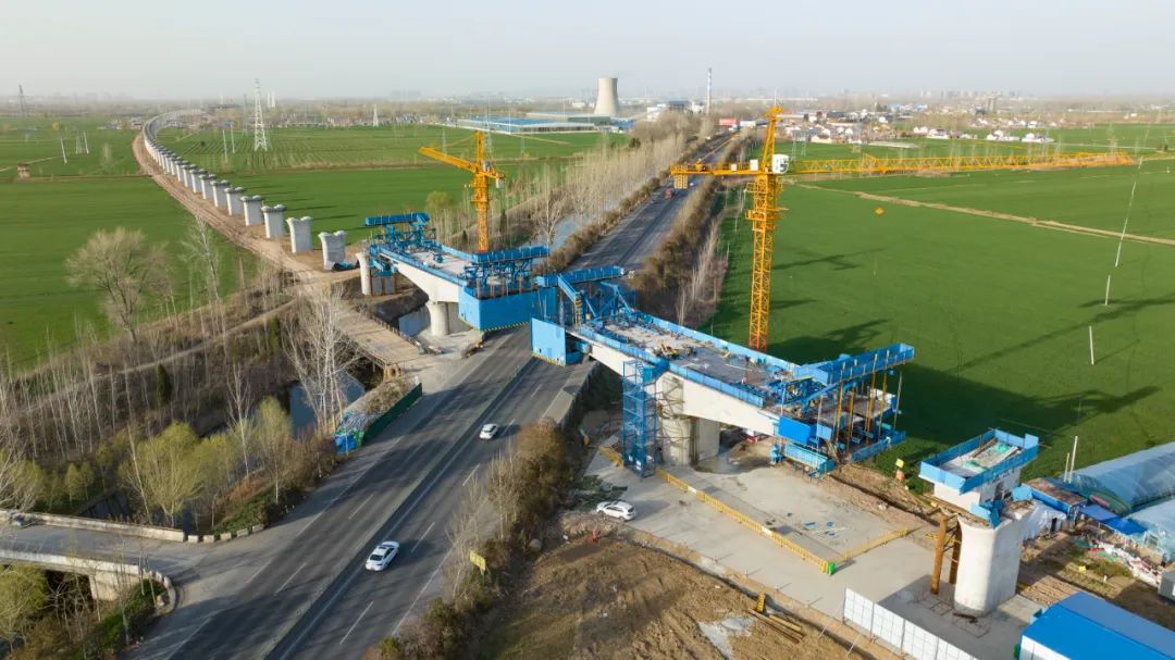 四铺一带▽我们再来看看位于宿州的淮宿蚌城铁跨京台高速特大桥4月9日