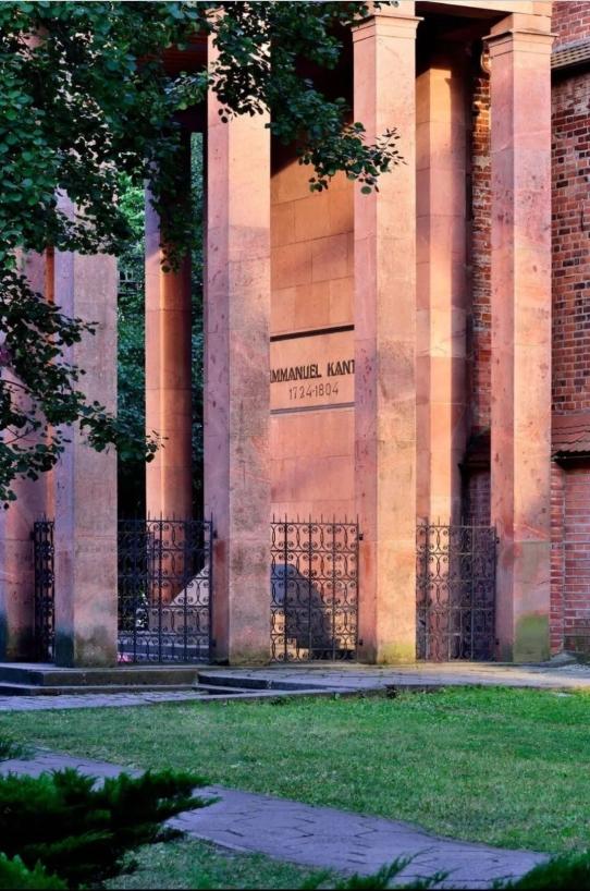 柯尼斯堡大教堂边的康德墓,加里宁格勒康德非常喜欢散步,且有一条固定