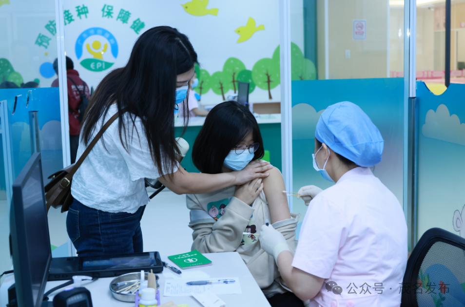 筑起健康第一道防线!茂名举办"全国儿童预防接种日"宣传活动