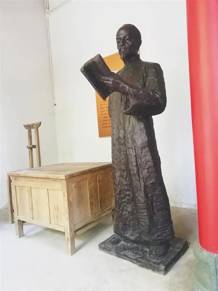 郭传璞雕像.陈雅如 摄郭传璞,字怡士,号晚香.