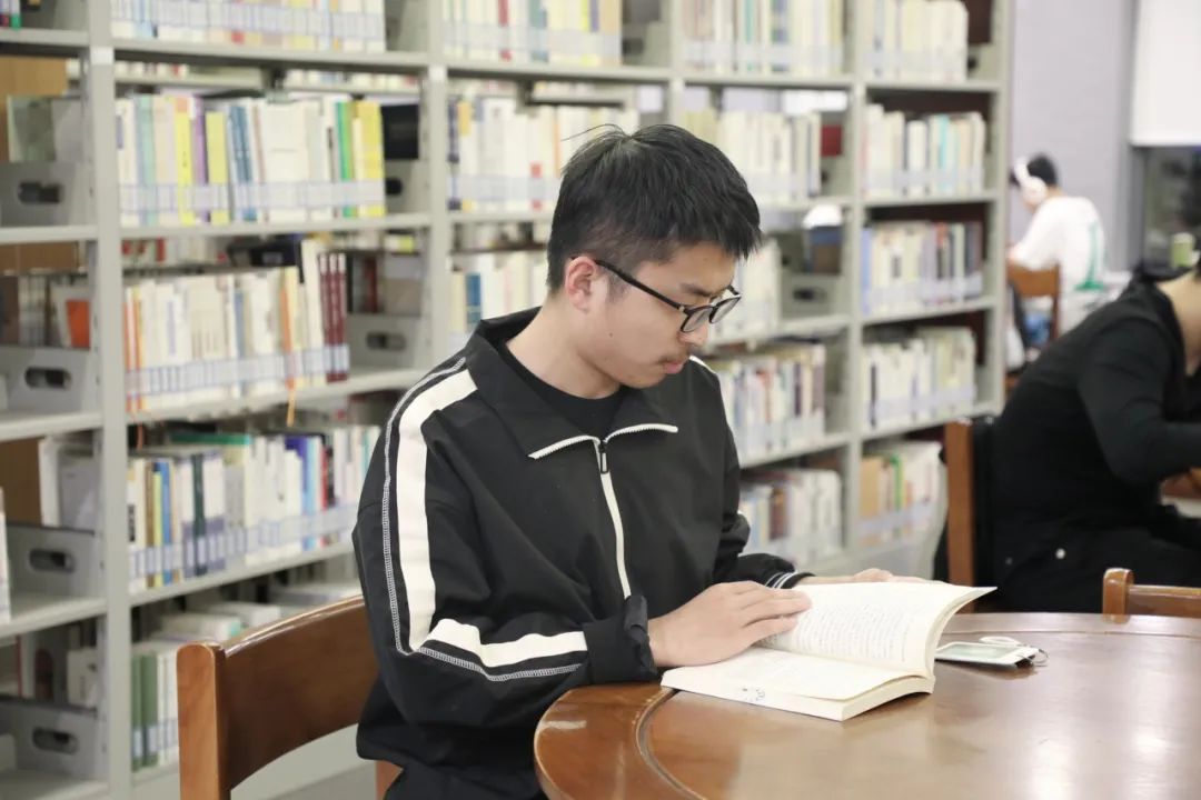 其中,最令他记忆深刻地便是在筹备全国大学生生命科学竞赛时,一遍遍地