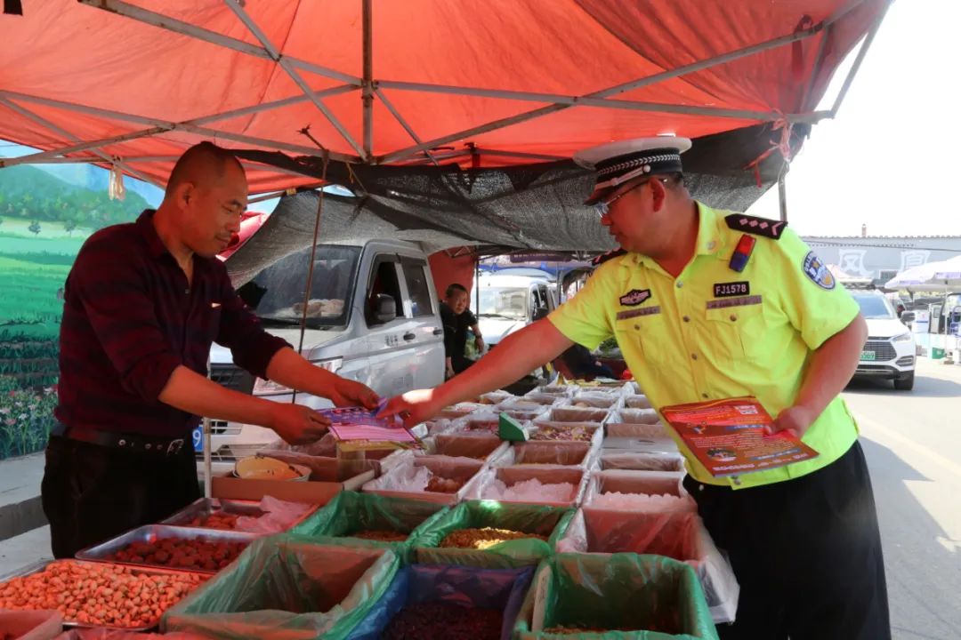 春季宣传"不停歇 " 交通安全"警"相随