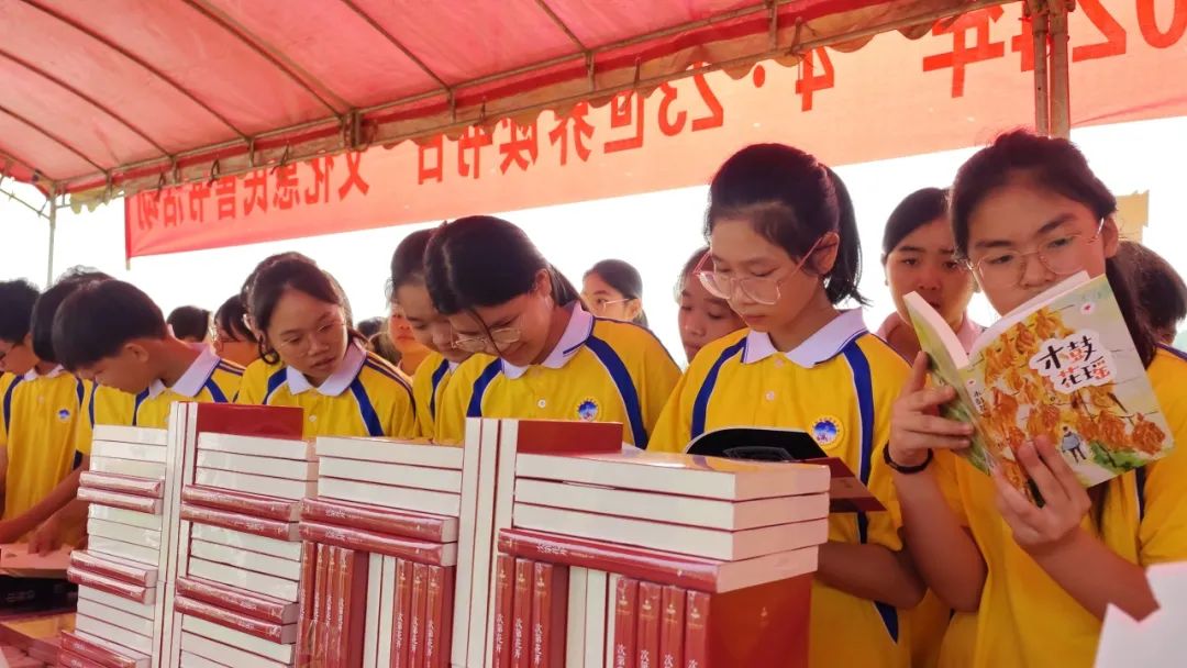 今天,武宣阳明公园书声朗朗