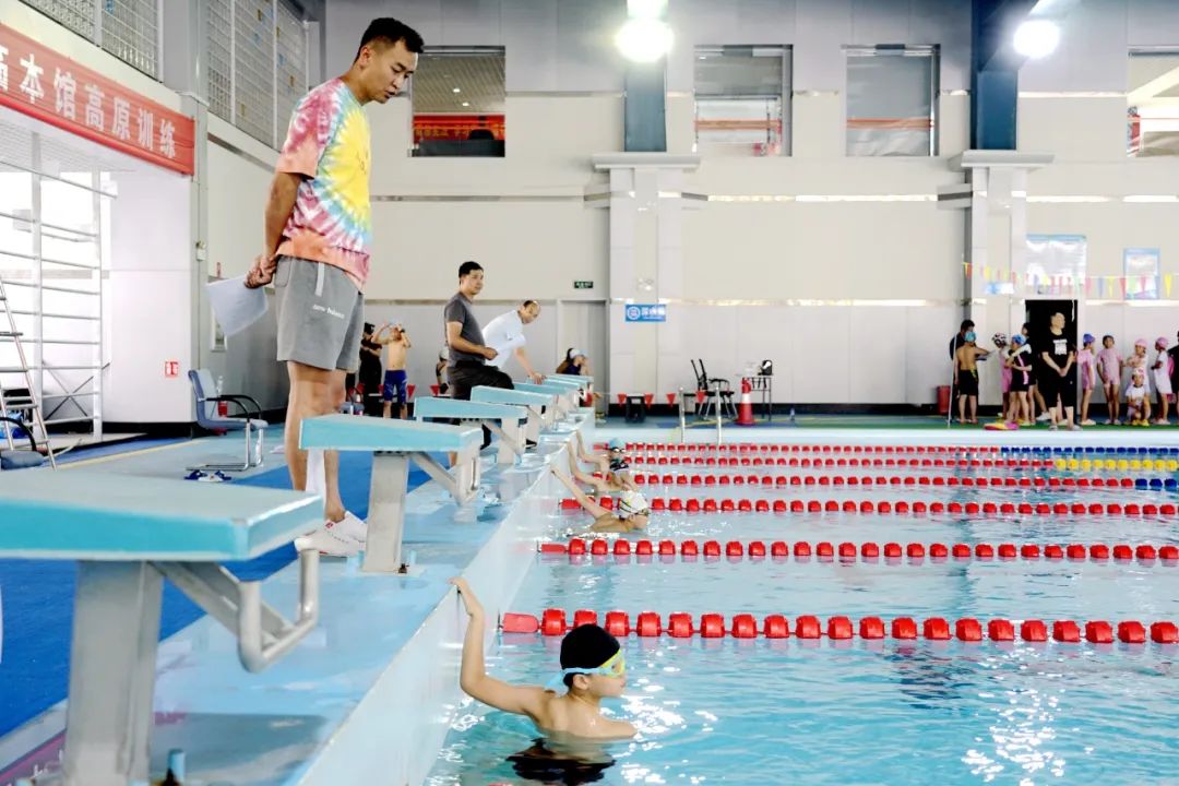校园圈丨奋"泳"争先,度假区实验学校"小飞鱼"展身手