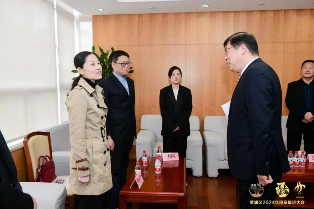 此前,区委常委,副区长徐知陪同施耐德博士一行拜访了副市长陆苋涨