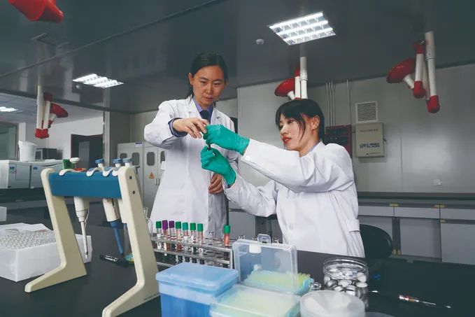 局铁东分局黄土坑派出所副所长董宏鹏早早来到教导员尚洪岩的办公室