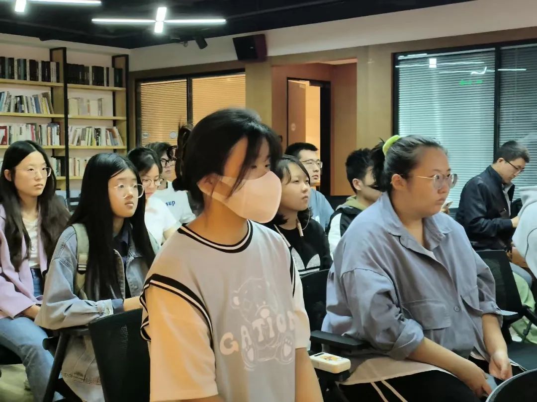 接着李长勇教授从宪法和劳动法两个角度围绕劳动精神的法律保障展开