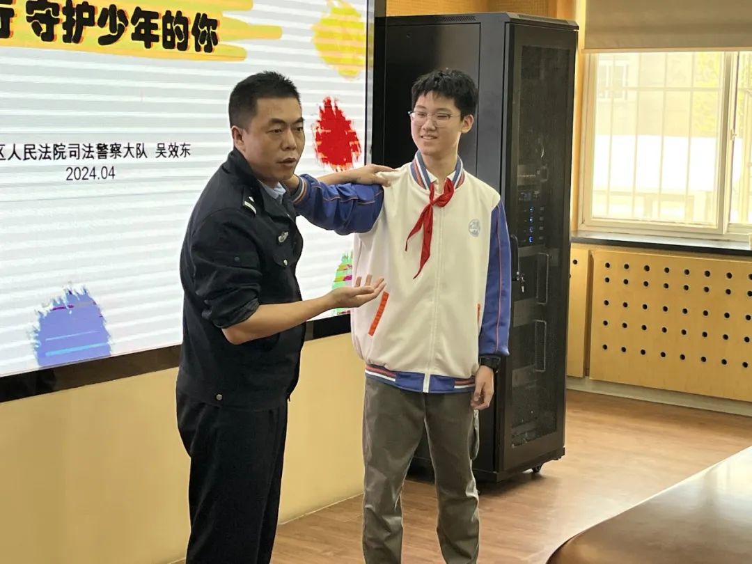 与法同行 守护少年的你——河北区法院司法警察大队组织木斋中学师生