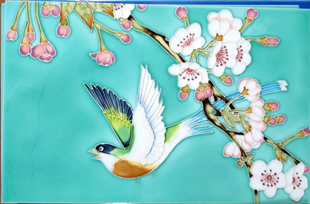 唐三彩,汉族古代陶瓷烧制工艺的珍品,全名唐代三彩釉陶器