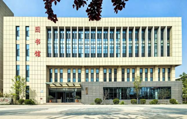 河北定兴中学图书馆(博才书院)为让读书成为一种生活习惯,在全社会