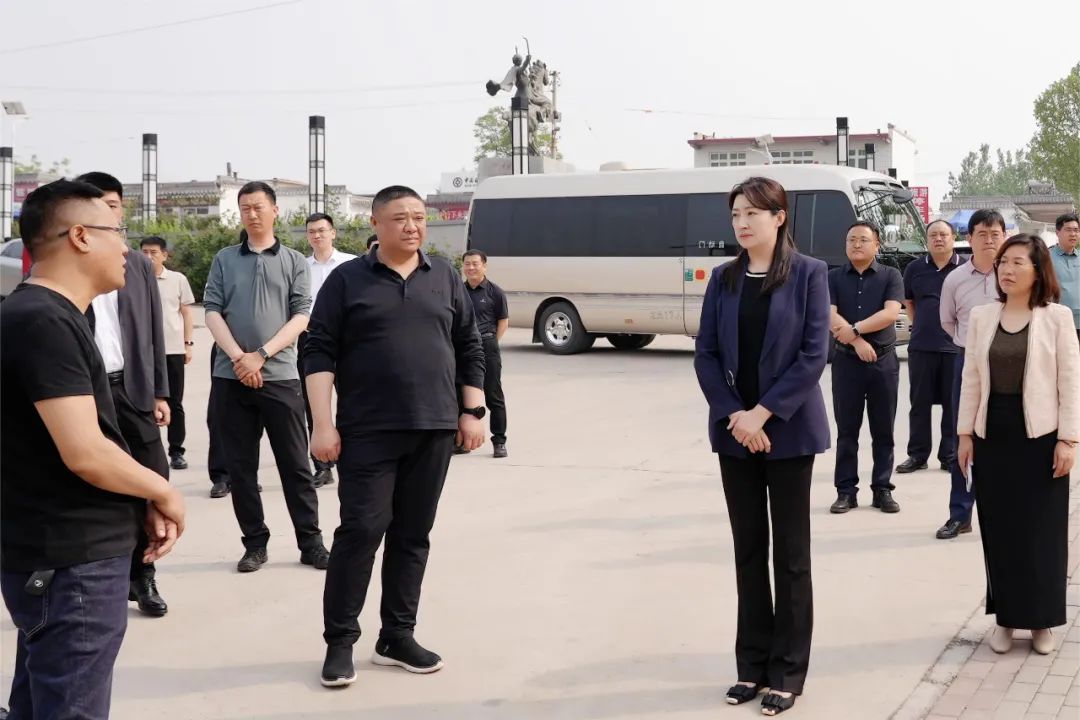 付红瑜强调,要持续整治人居环境,改善路域环境,加