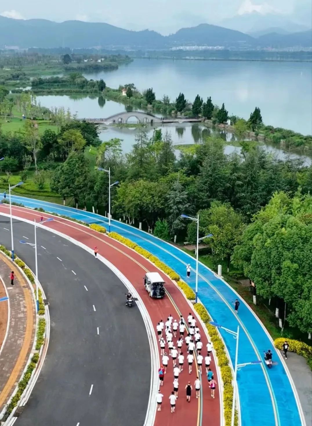 "向云端 彩虹跑 乐滇巅"环滇绿道测线赛.