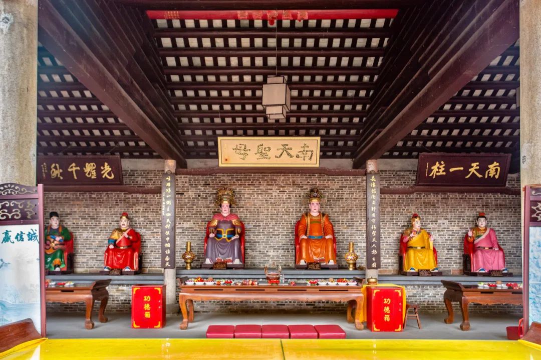 冼英自此也被汉,俚两个族群尊称为冼夫人.