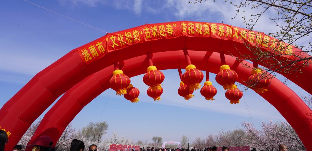 文化相约 古城迎春 洮南交巡警全力护航杏花节开幕