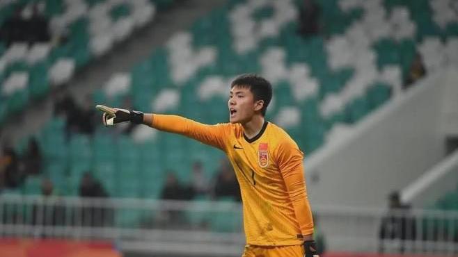 中国足球新一代偶像，国奥20岁门将有如神助
