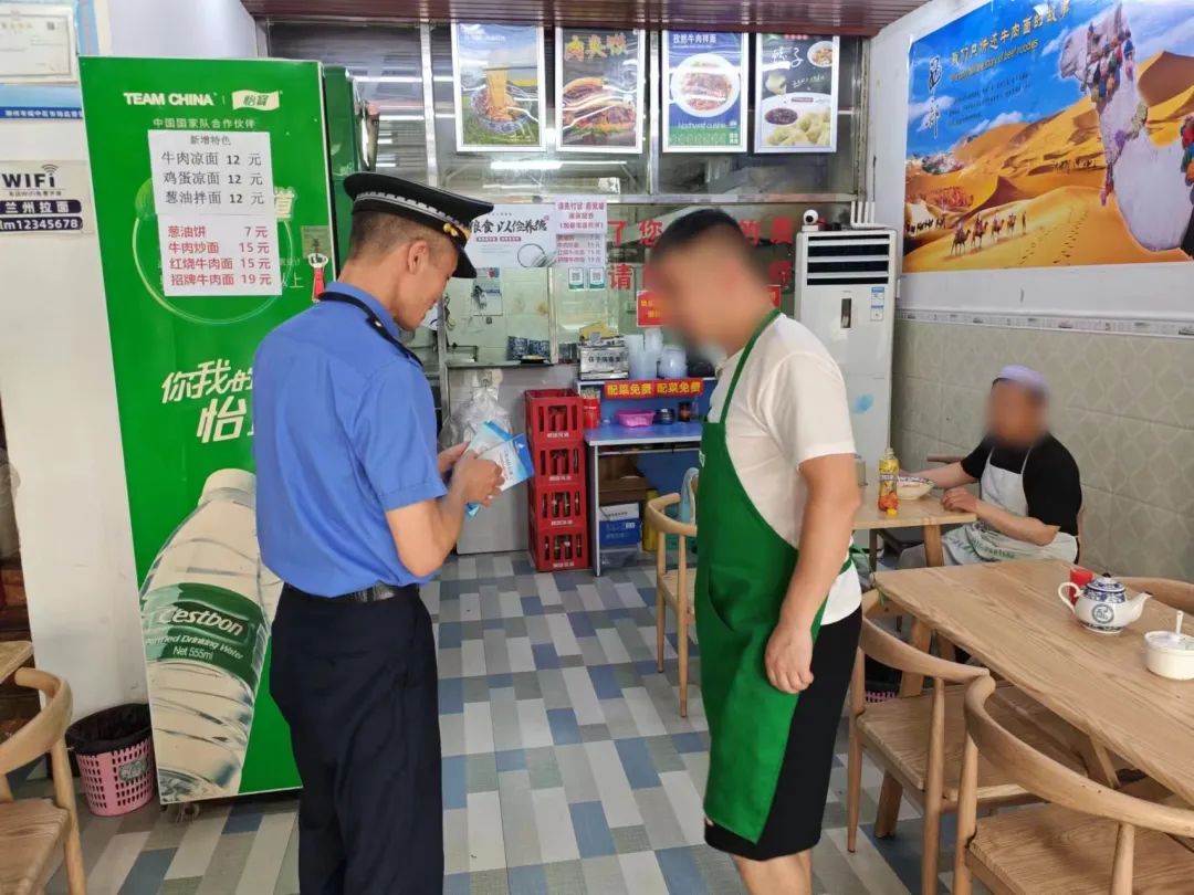 落实"门前三包"工作  绘就城市文明"底色"