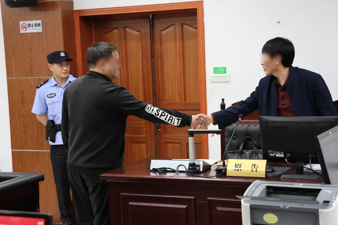 巫山法院作出一审判决后,被害人安某某不服上诉至市二中法院,徐海详细