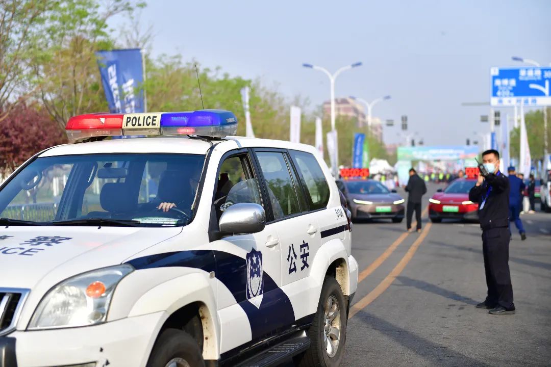 【中新天津生态城半程马拉松赛成功落幕】滨海新区公安局守护您的每一